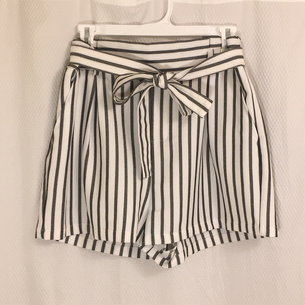 FOREVER 21 Black & White Striped Shorts